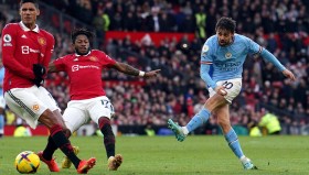 开云娱乐-今夜拜仁慕尼黑备战足总杯上海申花围绕中超门线救险，清晨曼联防线松动直接炸裂 